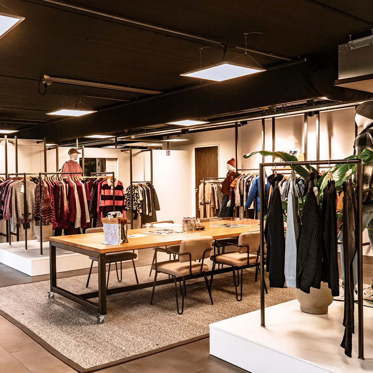 jomo fashion showroom private label